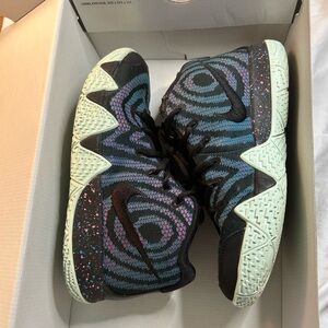 Kyrie 4 80’s - size 6